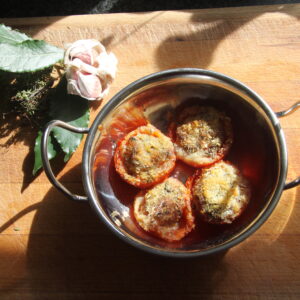 Tomaten met kruidenkorst uit de oven Tomaten met kruidenkorst