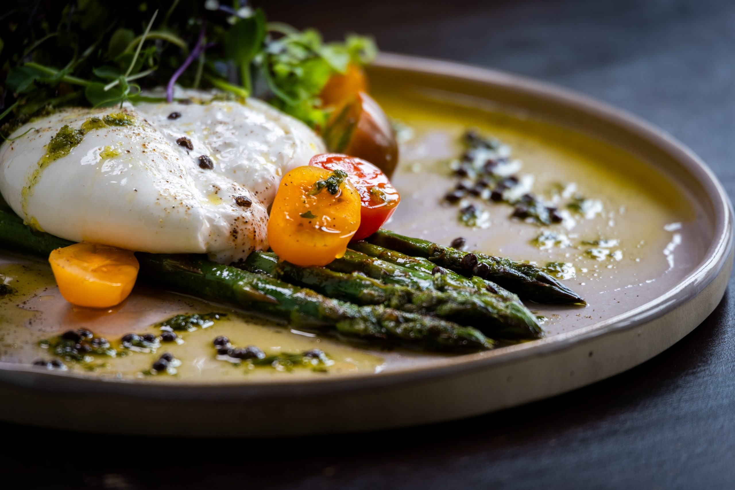 Gegrilde groene asperges